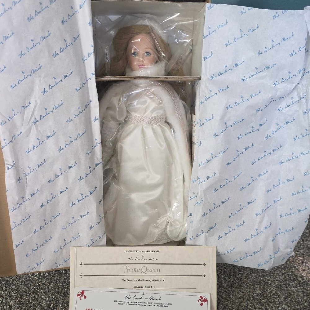 Danbury Mint The Story Book Doll Collection "Snow QueenSnow Queen Porcelain Doll